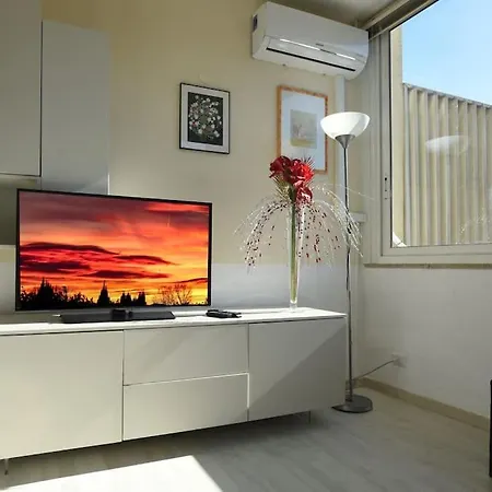La Petite Maison Rom